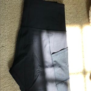 Lululemon mesh black crop size 8